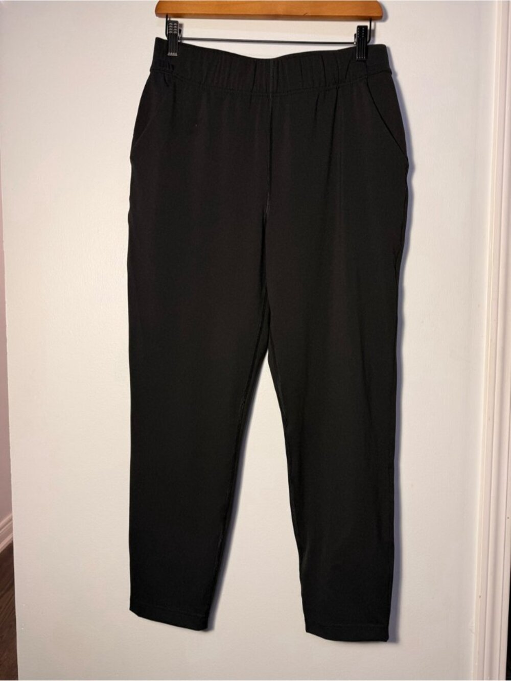 Aritzia The Group by Babaton Black Weekender Pant size M - Picture 4 of 9